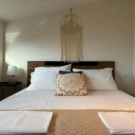 Maya N.moudania ניאה מודאניה