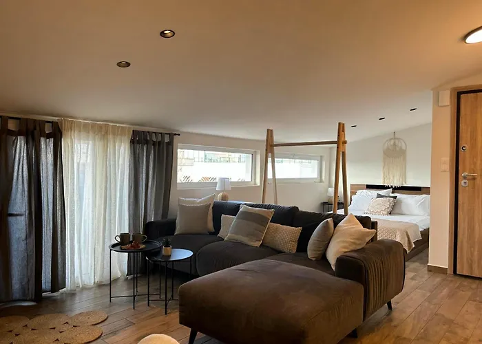 Maya N.moudania * 尼亚·蒙达尼亚